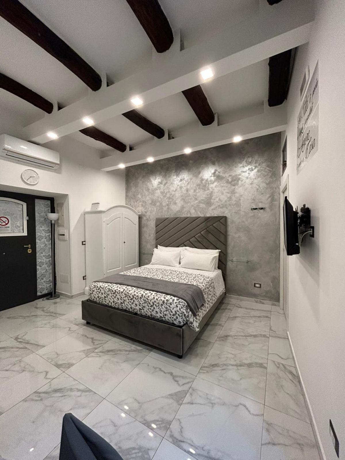 Villa Casa Tolentino Al Centro Di Napoli Extérieur photo